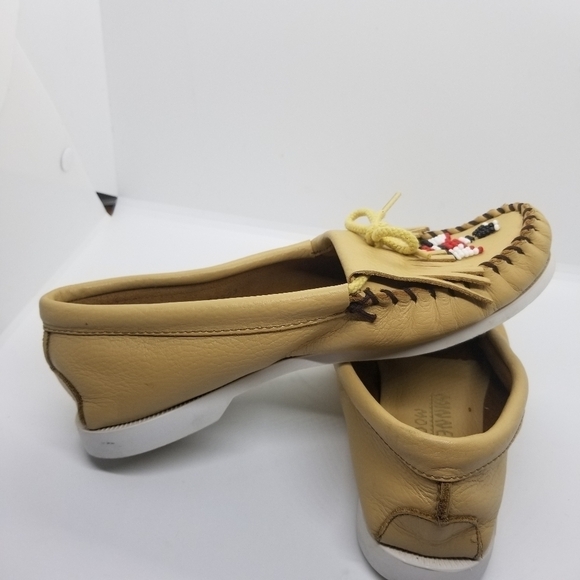 Minnetonka tan leather Thunderbird Boat Moc in Natural size 7 - Picture 6 of 9